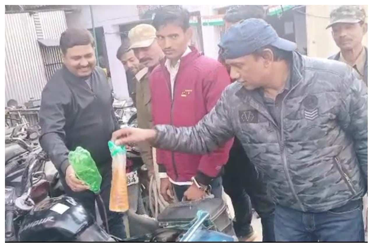 शराबबंदी का असर: बिहार में शराब तस्करी का अजब-गजब खेल... तरकीब देख सभी के उड़े होश
