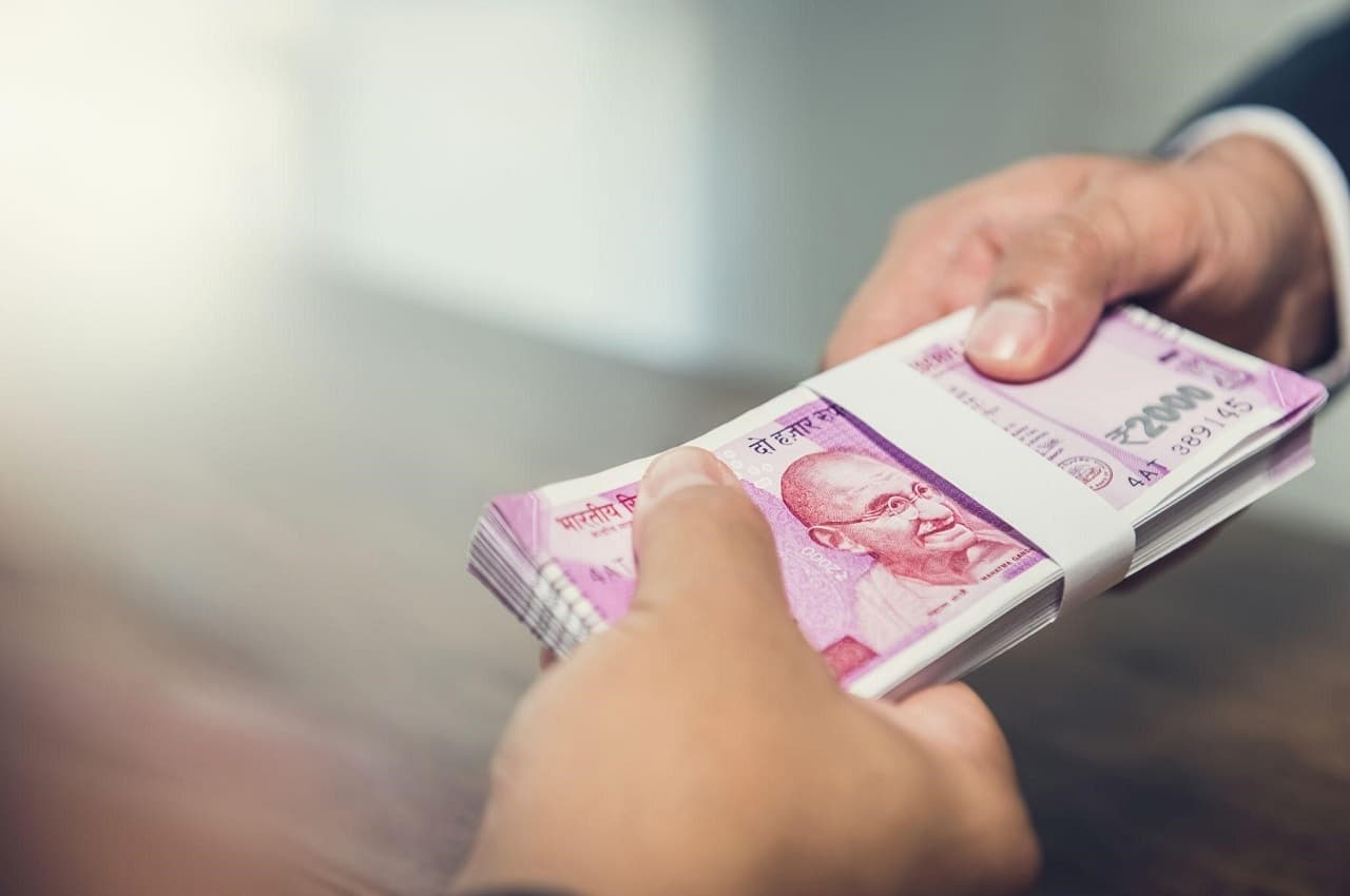 Latest FD rates: फिक्स्ड डिपॉजिट पर मिल रही है 9% से अधिक की ब्याज, ये 5 बैंक दे रहे ऑफर