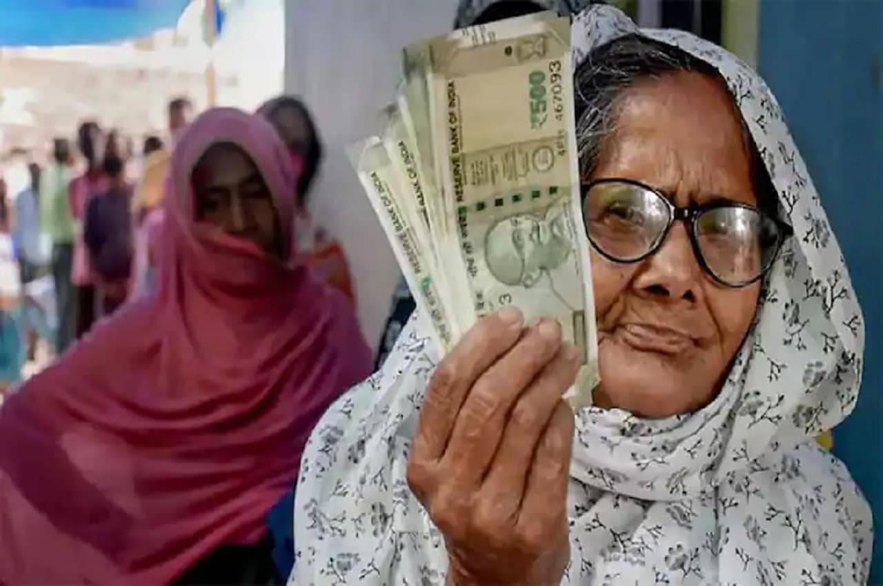 Senior Citizens FD rates: वरिष्ठ नागरिकों की बल्ले-बल्ले! तीन साल की एफडी पर ये निजी बैंक दे रहे हैं 8.35% तक ब्याज