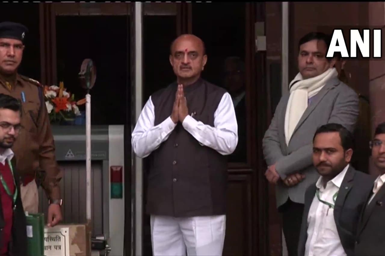Union Budget 2023: बजट पेश होने से पहले मंत्रालय पहुंचे वित्त राज्य मंत्री कराड, बोले- अन्य देशों की तुलना में हमारी अर्थव्यवस्था अच्छी है