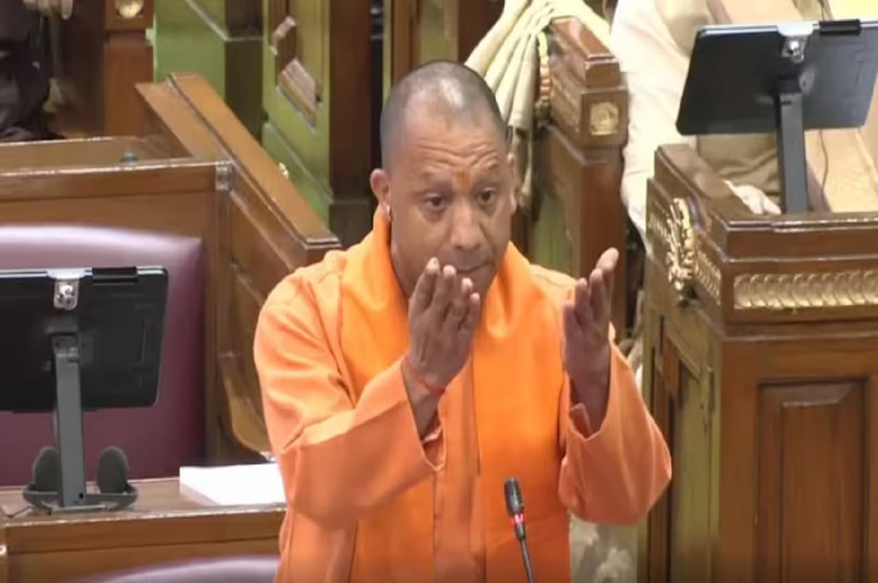 योगी आदित्यनाथ बोले- 'मिट्टी में मिला देंगे', बसपा विधायक हत्याकांड के गवाह की हत्या पर अखिलेश यादव को घेरा