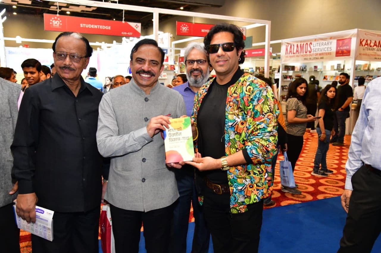 भारत सरकार के एडिशनल सेक्रेटरी डॉ. सज्जन सिंह यादव की पुस्तक विमोचन पर पहुंचे अभिनेता राजवीर शर्मा
