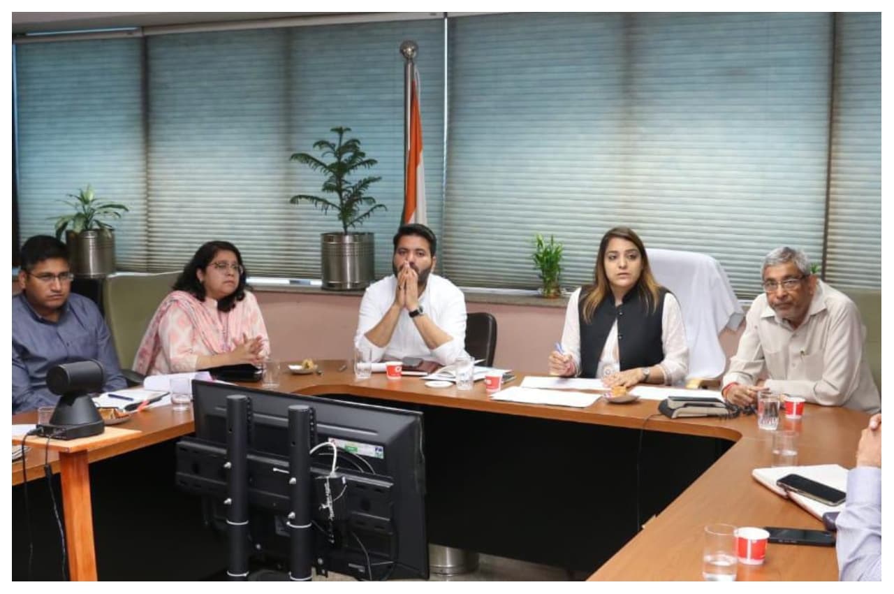 New Delhi: मेयर शैली ओबेराॅय का अधिकारियों को निर्देश, 'नाॅन परफॉर्मिंग' कर्मचारियों की सूची करें तैयार