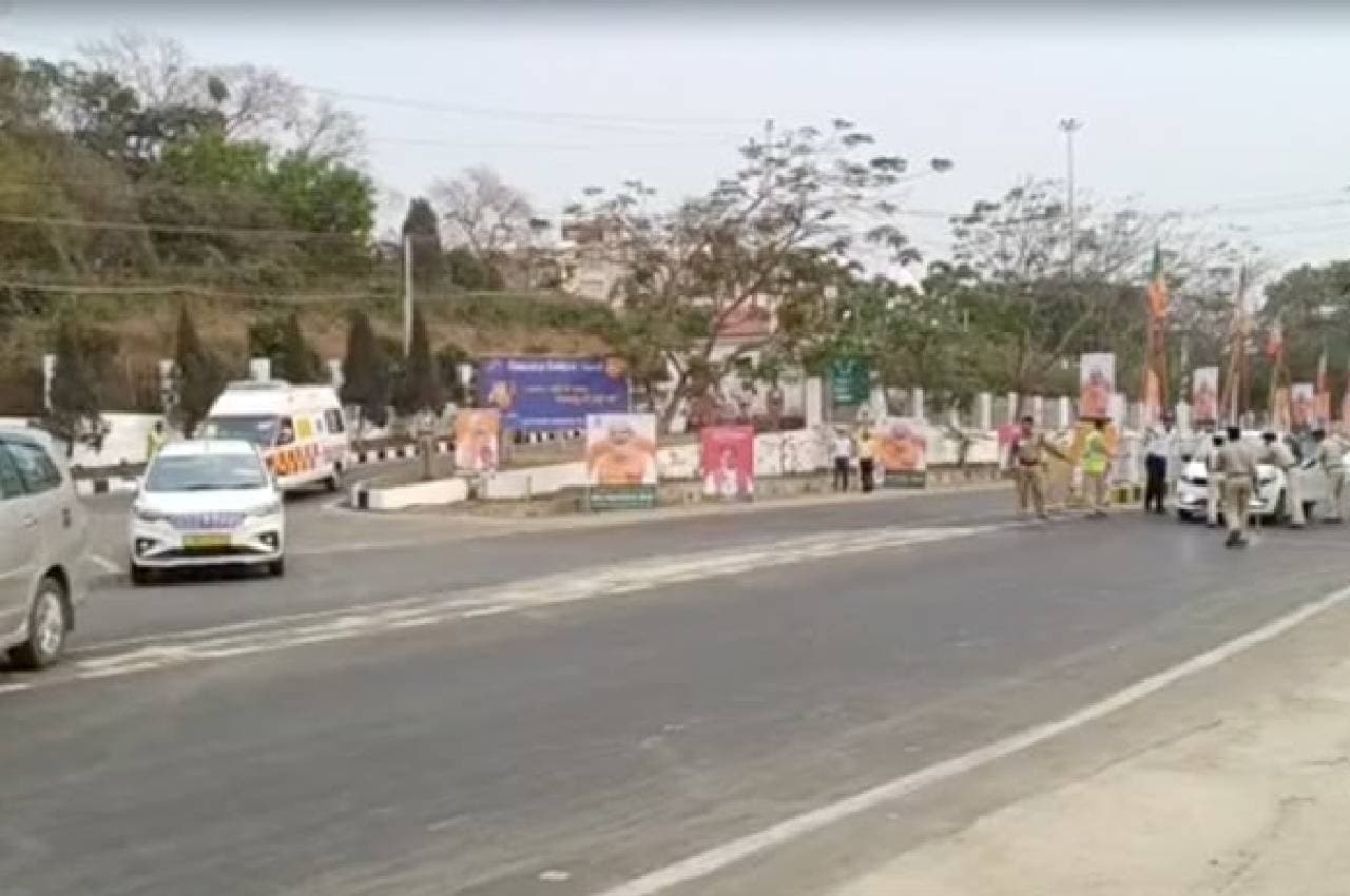 त्रिपुरा में अमित शाह की सुरक्षा में सेंध, सफेद कार ने काफिले का किया पीछा, पुलिस बोली- हम जांच कर रहे