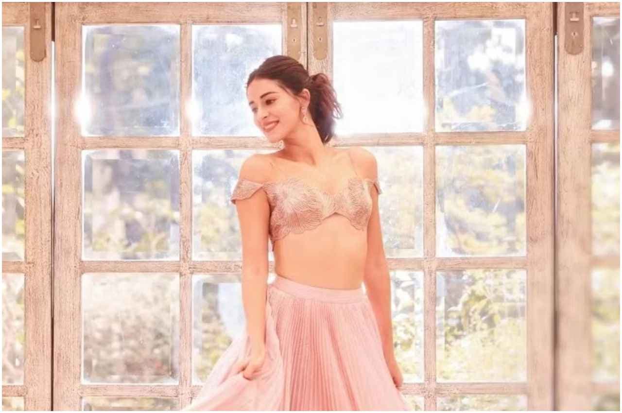 Ananya Panday Photo: बहन अलाना की मेहंदी सेरेमनी में इस लुक में नजर आई अनन्या पांडे, देखें फोटोज