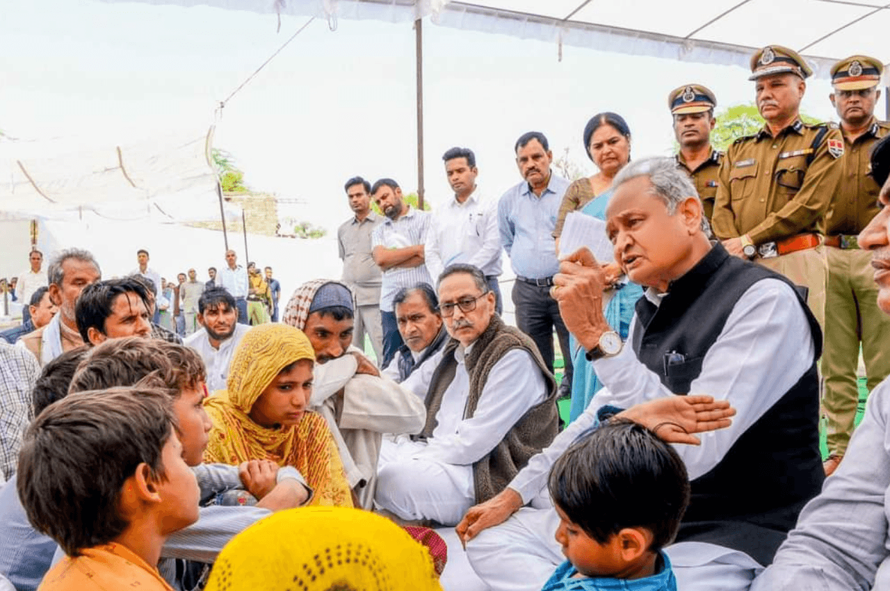 Rajasthan: जुनैद-नासिर के परिवार से मिले CM गहलोत, आर्थिक मदद देने के साथ किया बड़ा ऐलान
