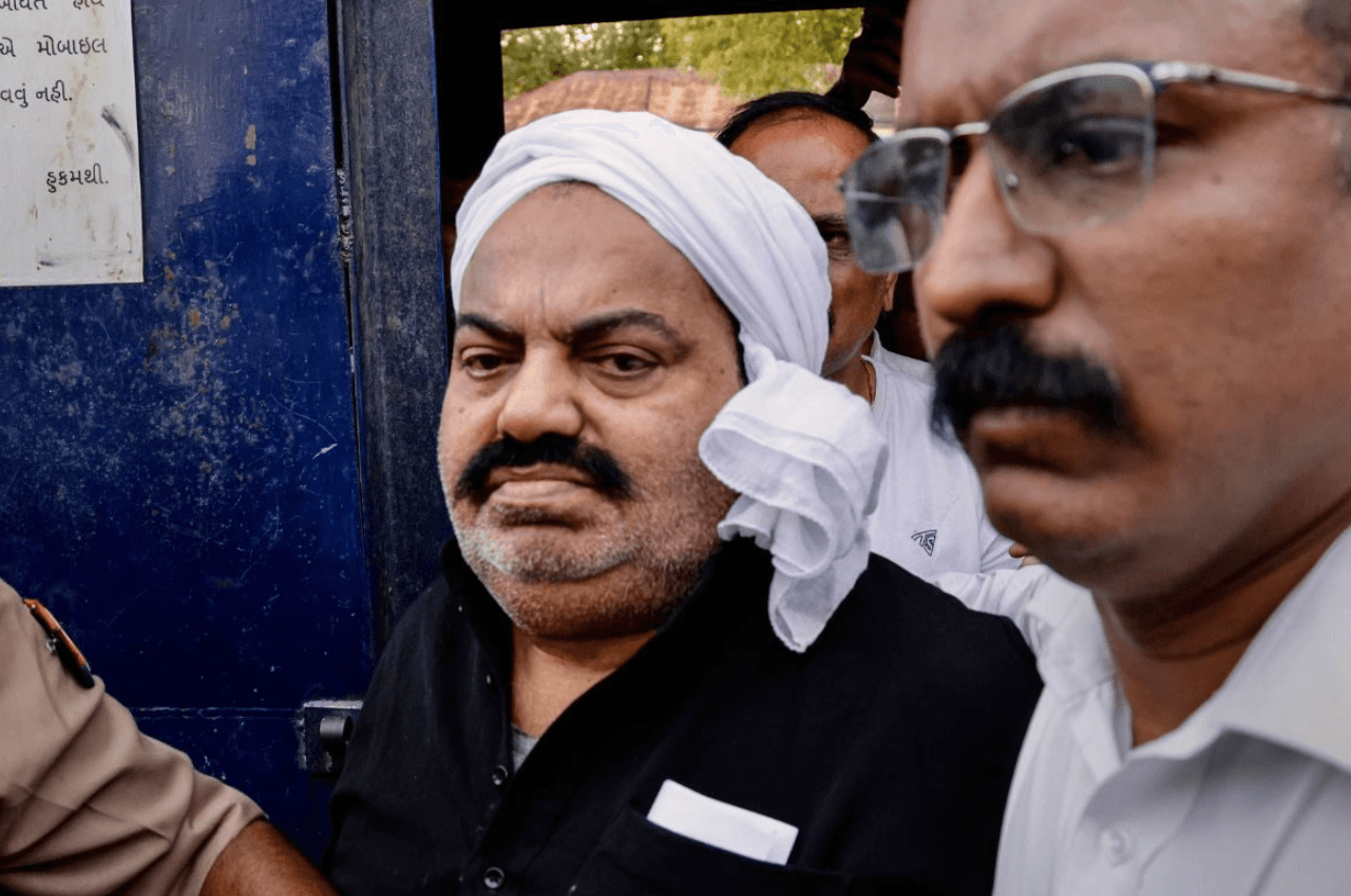 अतीक को लेकर UP पुलिस साबरमती रवाना, सजा मिलने के बाद कोर्ट के बाहर माफिया के साथ क्या हुआ? जानें