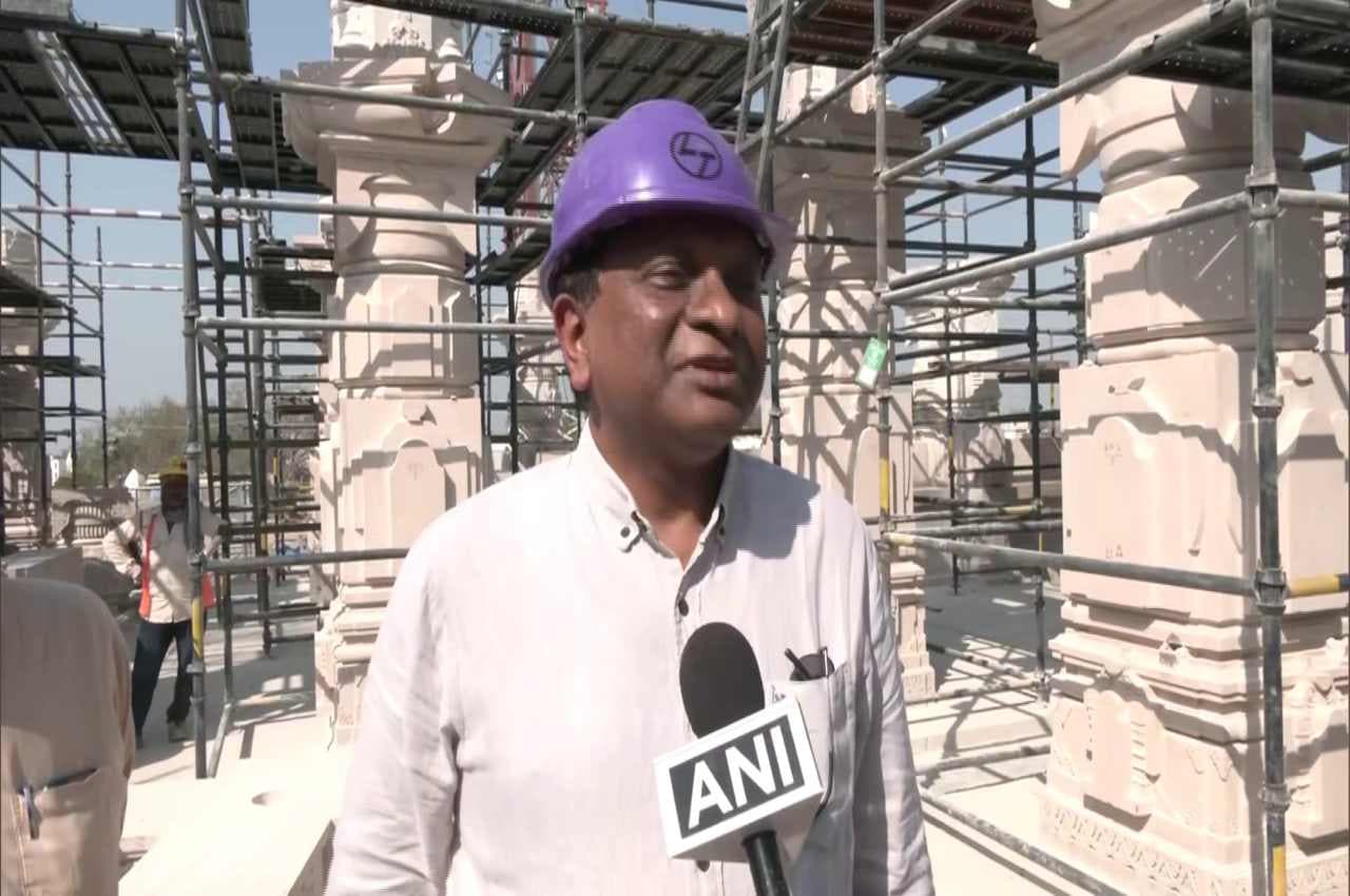 अयोध्या में राम मंदिर निर्माण स्थल पहुंचे केंद्रीय सूचना सचिव, बोले- पहले यहां पुलिस रहती थी, अब श्रद्धालु आते हैं