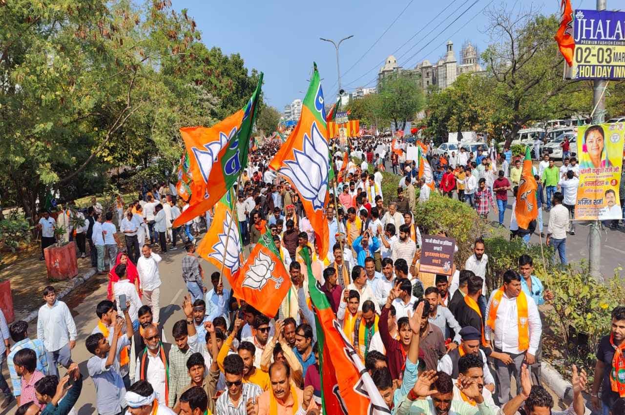 पेपर लीक मामले में बीजेपी का विरोध प्रदर्शनः पूनिया और राठौड़ बोले- लाठियों में इतना दम नहीं कि हमारे इरादे बदल सके