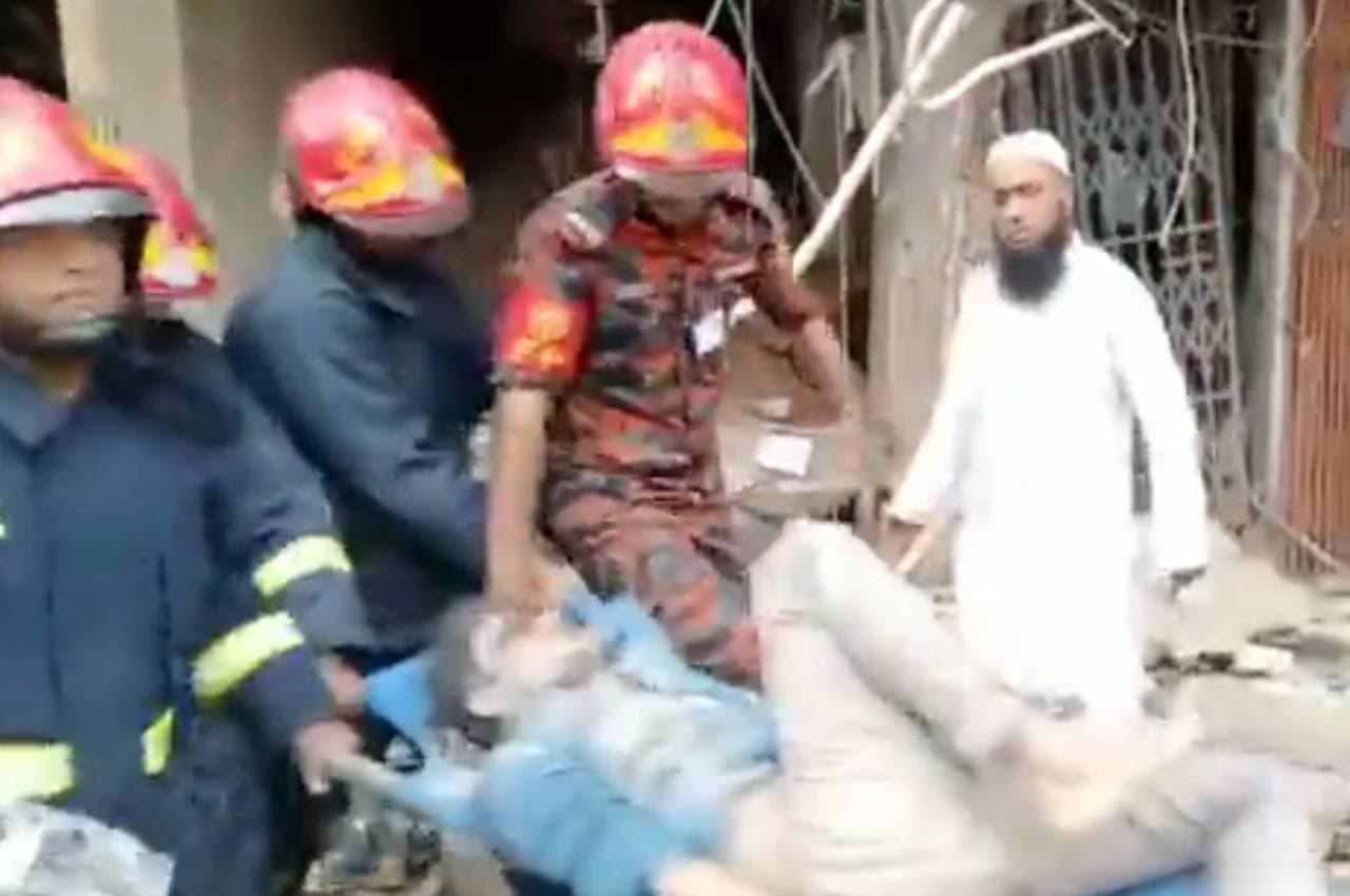 Bangladesh Explosion: ढाका की बिल्डिंग में धमाका, 15 की मौत, 100 से अधिक घायल