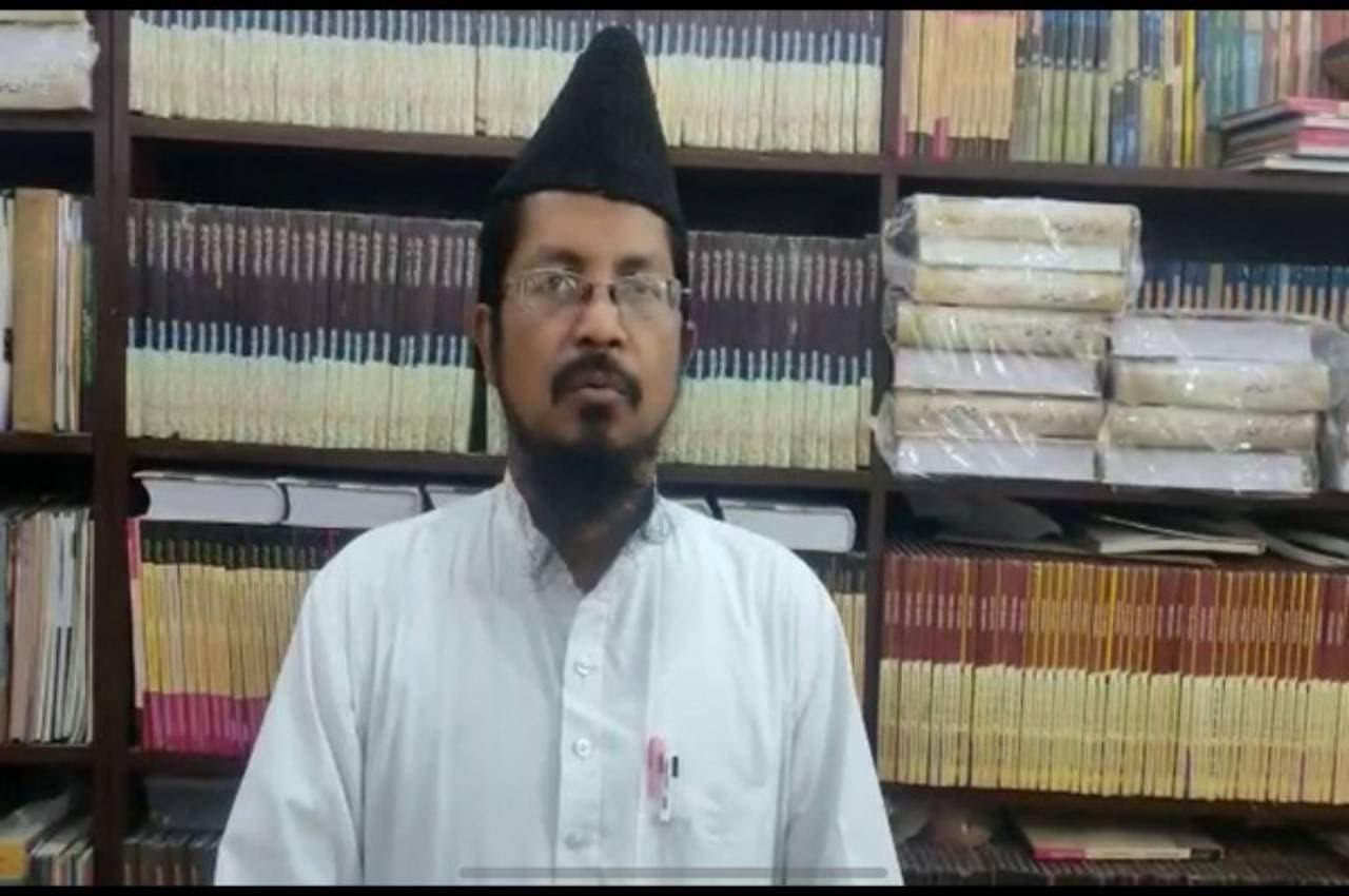 मुस्लिम धर्मगुरु का फतवा; कहा- लड़कों में हेयर ट्रांसप्लांट और लड़कियों में आईब्रो सेट कराना हराम