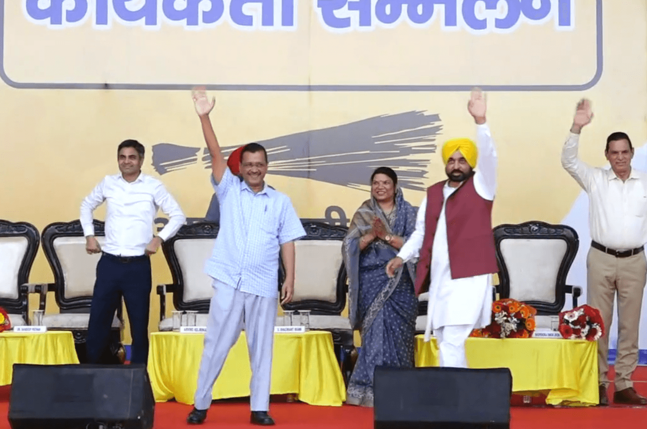'मध्यप्रदेश में सरकारें बेची और खरीदी जाती हैं...', भोपाल में बोले अरविंद केजरीवाल, कहा- PM का पढ़ा-लिखा होना जरूरी