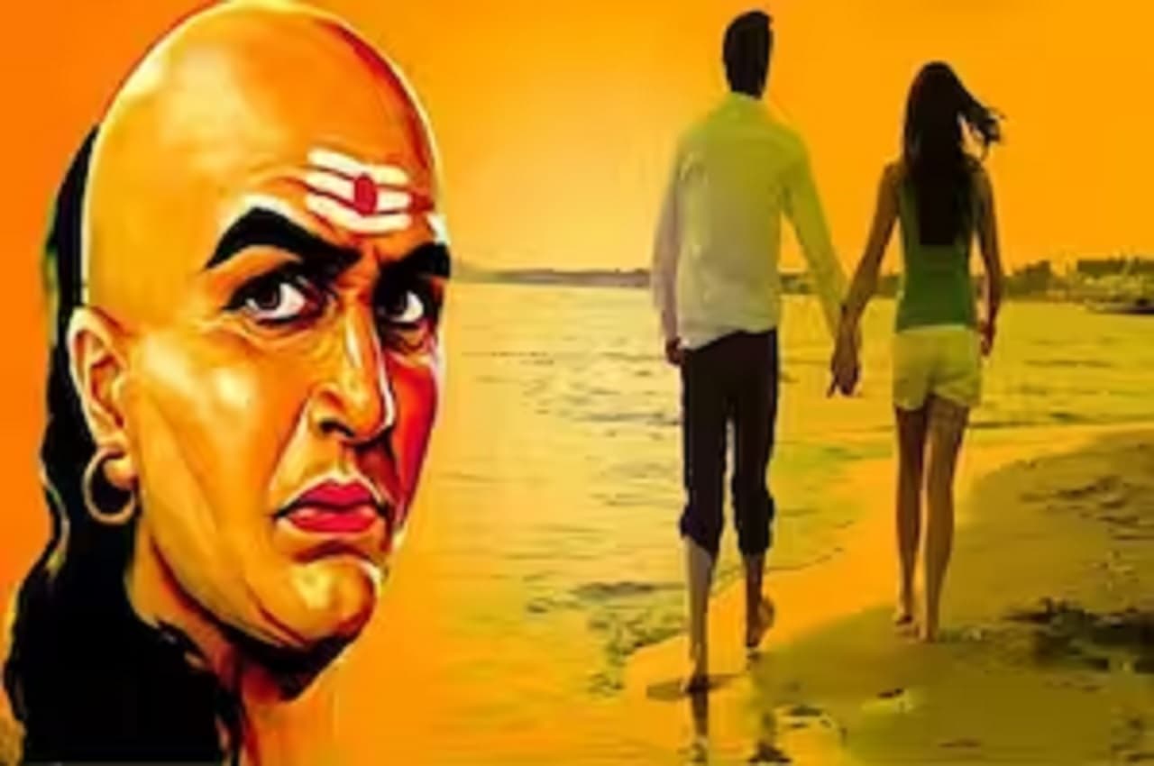 Chanakya Niti: महिलाओं को आकर्षित करती हैं पुरुषों की ये चार बातें, ऐसे बनती हैं दीवानी