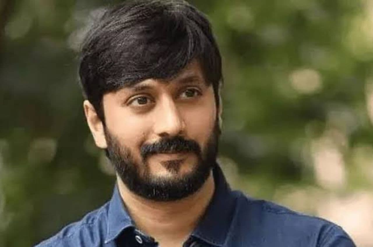Bengaluru: 'झूठा है हिंदुत्व...' ये ट्वीट कर बुरे फंसे कन्नड़ एक्टर चेतन कुमार, पुलिस ने किया गिरफ्तार