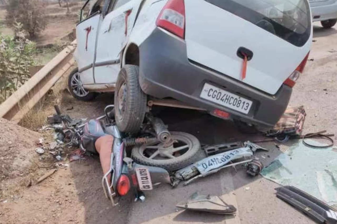 छत्तीसगढ़ में ट्रक-कार और बाइक में टक्कर, पांच की मौत, सीएम बघेल ने जताया दुख