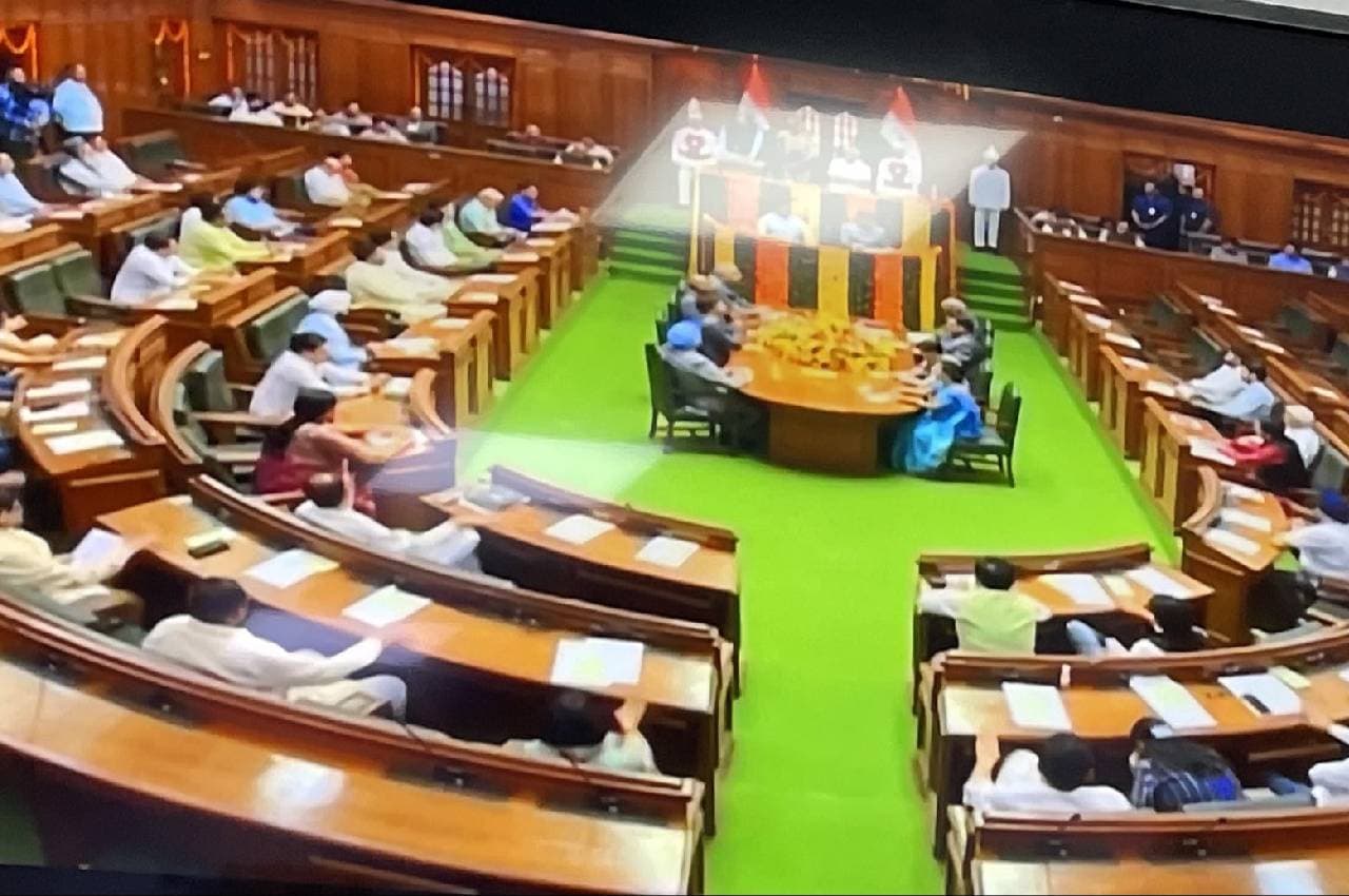 Delhi Budget Session: दिल्ली बजट सत्र का हंगामेदार आगाज, LG के भाषण से पहले AAP-BJP विधायकों का हंगामा