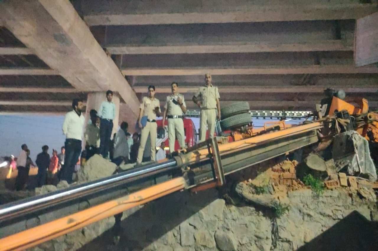 New Delhi: राजधानी में बड़ा हादसा; दिल्ली-सहारनपुर हाईवे पर वाहनों पर पलटी क्रेन, कई लोग घायल