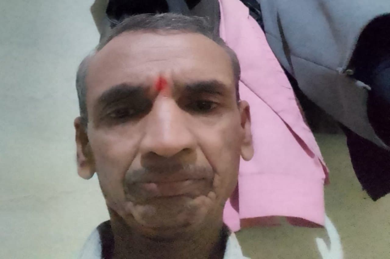 Gorakhpur: बेटे ने आरी से काटी पिता की गर्दन, सूटकेस में शव को लगाया ठिकाने