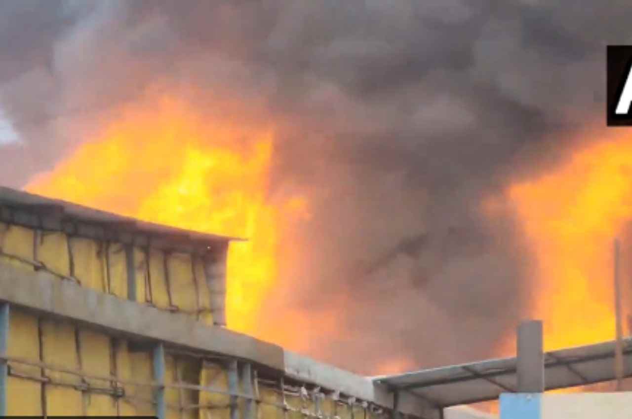 गुजरात के वलसाड की केमिकल कंपनी में आग, अगल-बगल की दो कंपनियां भी चपेट में आईं