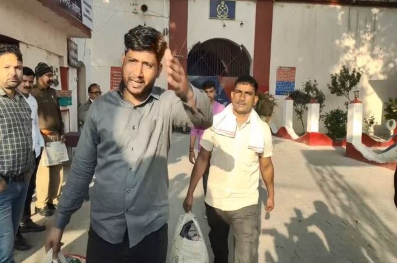 Hathras Rape and Murder Case: कोर्ट से बरी होने के बाद अलीगढ़ जेल से रिहा हुए रामू, लवकुश-रवि, पीड़ित पक्ष बोला- हम HC जाएंगे
