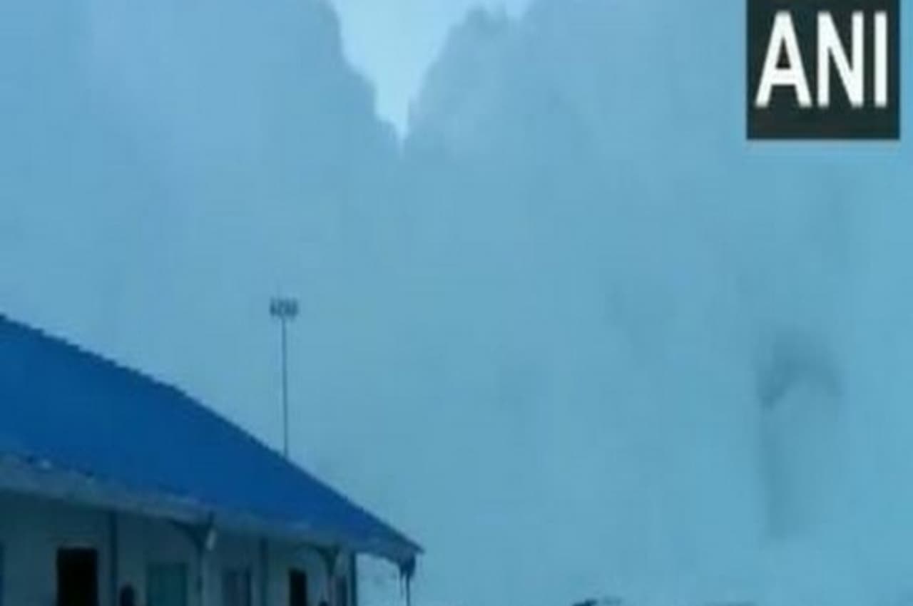 जम्मू-कश्मीर के कई जिलों में हिमस्खलन की चेतावनी, आपदा प्रबंधन प्राधिकरण ने जारी किया अलर्ट