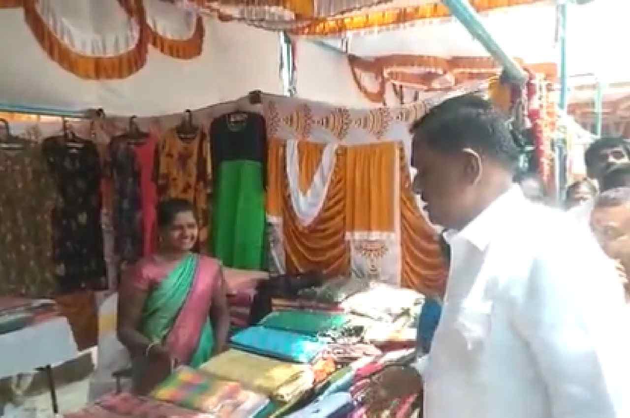 Viral Video: बिंदी नहीं लगाने पर भाजपा के सांसद ने महिला को लगाई फटकार, कहा- तुम्हें ज्ञान नहीं है?