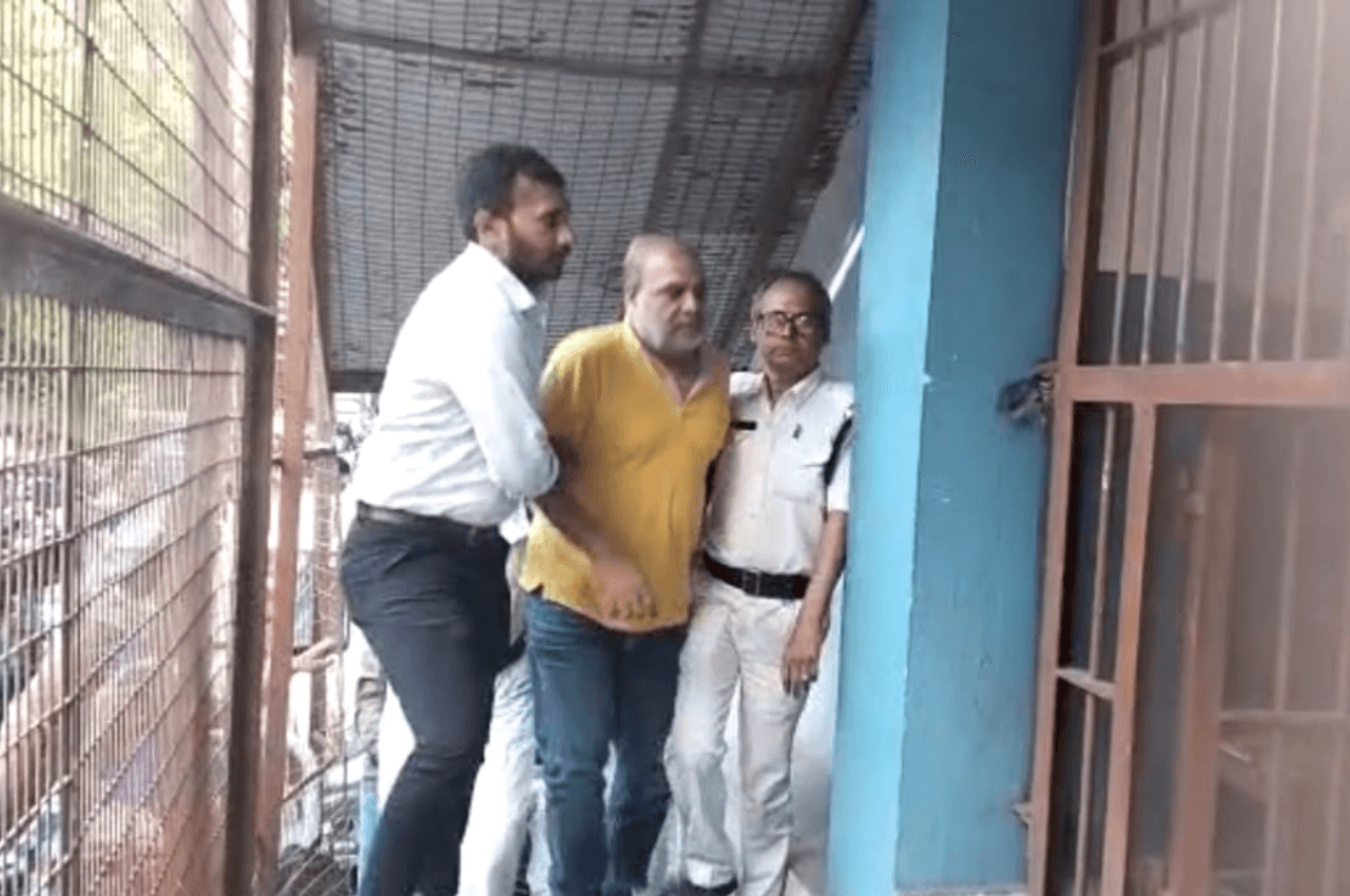 West Bengal: शिक्षक भर्ती घोटाले में 37 घंटे के सर्च ऑपरेशन के बाद अयन शील गिरफ्तार, जानें कौन है ये आरोपी