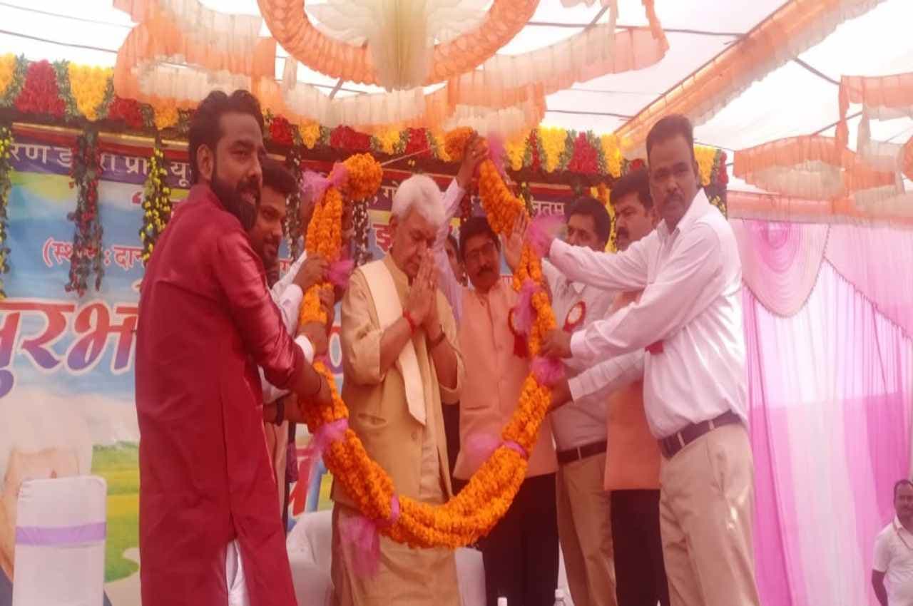 गोपालगंज पहुंचे उपराज्यपाल मनोज सिन्हा, बोले- आतंकवाद मुक्त क्षेत्र की ओर बढ़ रहा जम्मू-कश्मीर