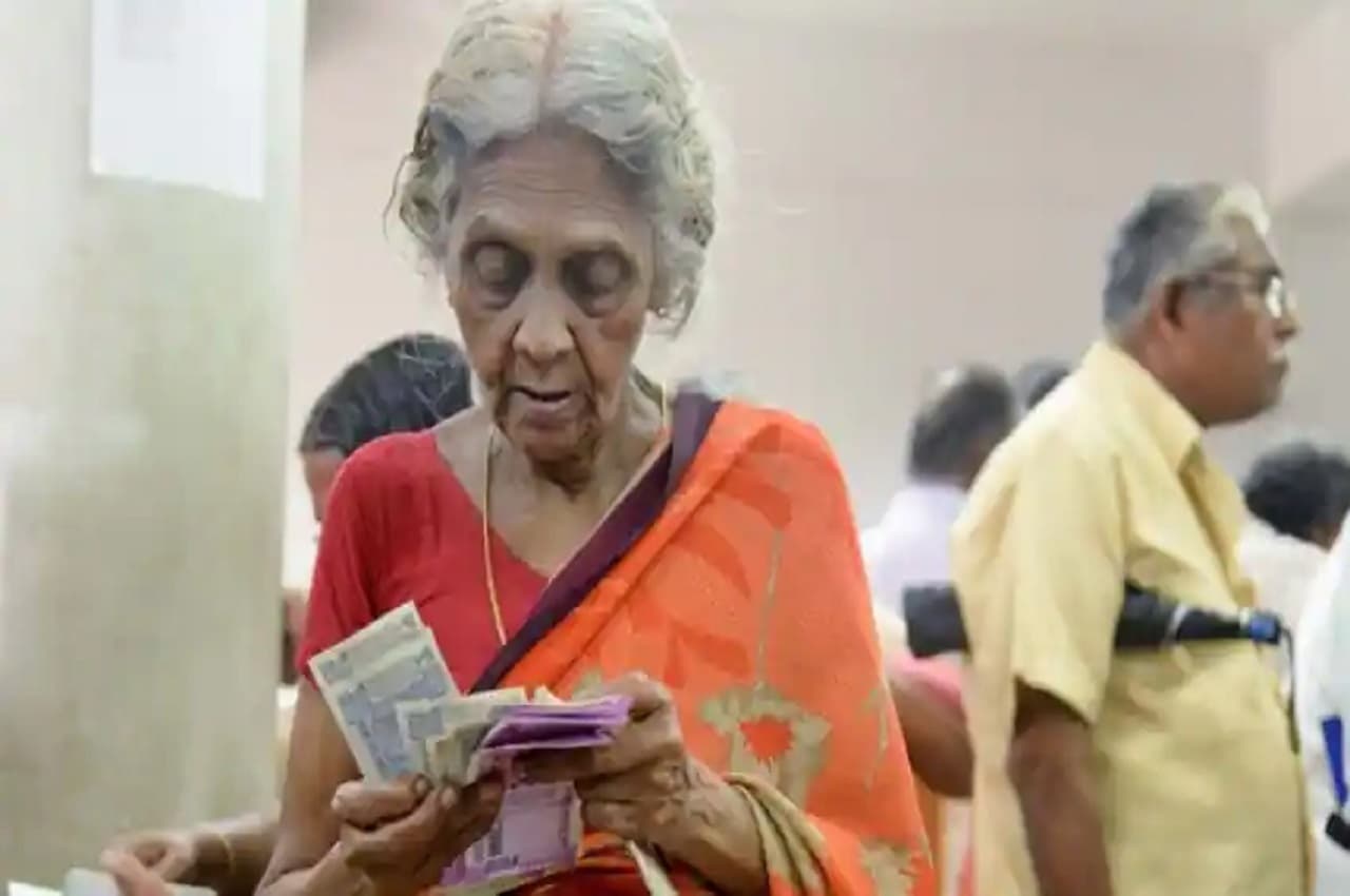 SBI, Post Office समेत ये बैंक वरिष्ठ नागरिकों को RD पर दे रहे हैं टॉप की ब्याज