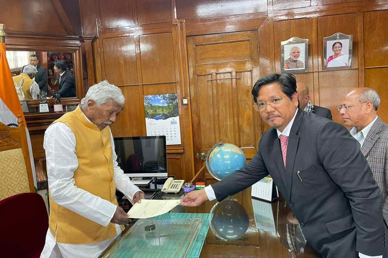 Meghalaya Politics: संगमा ने राज्यपाल से मिलकर पेश किया सरकार बनाने का दावा, बोले- हमारे पास संख्या है