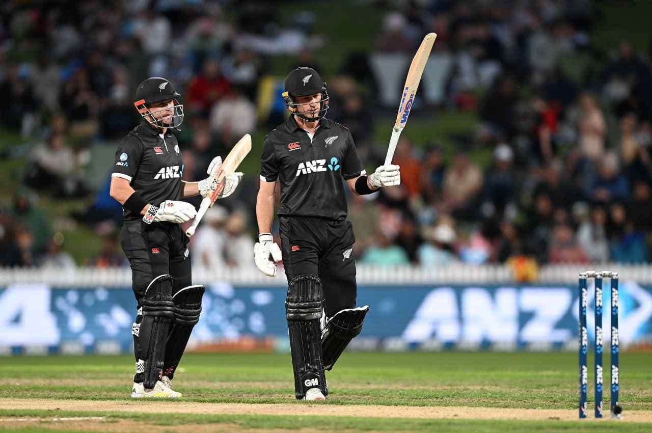 NZ vs SL: न्यूजीलैंड ने श्रीलंका के सपनों पर फेरा पानी, अब वर्ल्ड कप में पहुंचने के लिए खेलना होगा क्वालिफायर