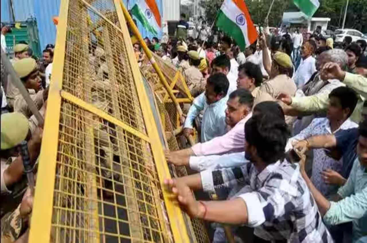 Noida: प्राधिकरण कार्यालय पर प्रदर्शन कर रहे 180 किसानों पर हत्या के प्रयास जैसी धाराओं में केस दर्ज
