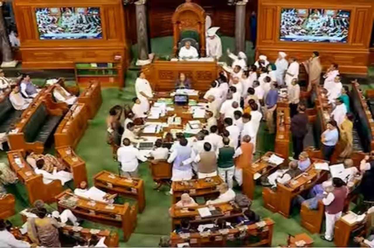 Parliament Budget Session: कांग्रेस सांसद राहुल गांधी संसद पहुंचे, 2 बजे से फिर शुरू होगी सदन की कार्यवाही