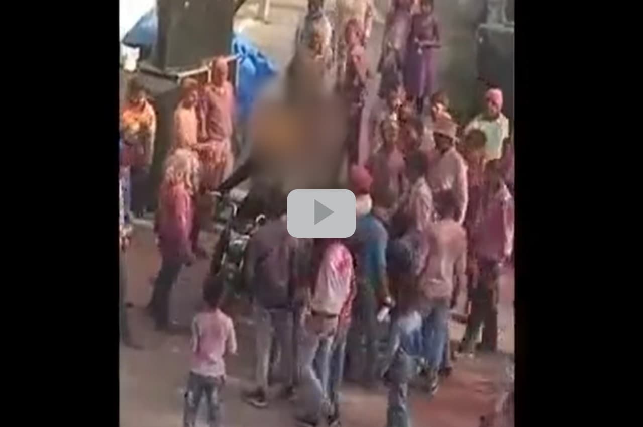 Pilibhit: होली के हुड़दंग में सिख नौजवान से बदसलूकी, मानवता शर्मसार, Video Viral, एसपी ने दिए जांच के आदेश