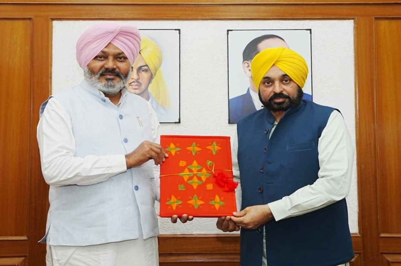 Punjab Budget 2023: हरपाल चीमा ने पेश किया बजट, नौकरियाें से स्वास्थ्य-शिक्षा तक, जानें मान सरकार की बड़ी घोषणाएं