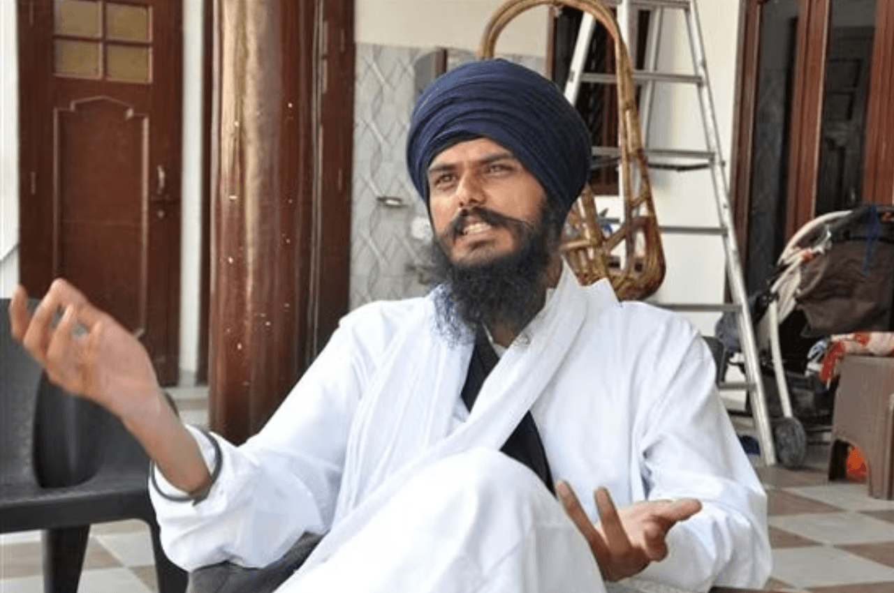 जेल से ऑपरेट कर रहा है खालिस्तान समर्थक अमृतपाल सिंह, सेल से बरामद हुईं यह खुफिया चीजें