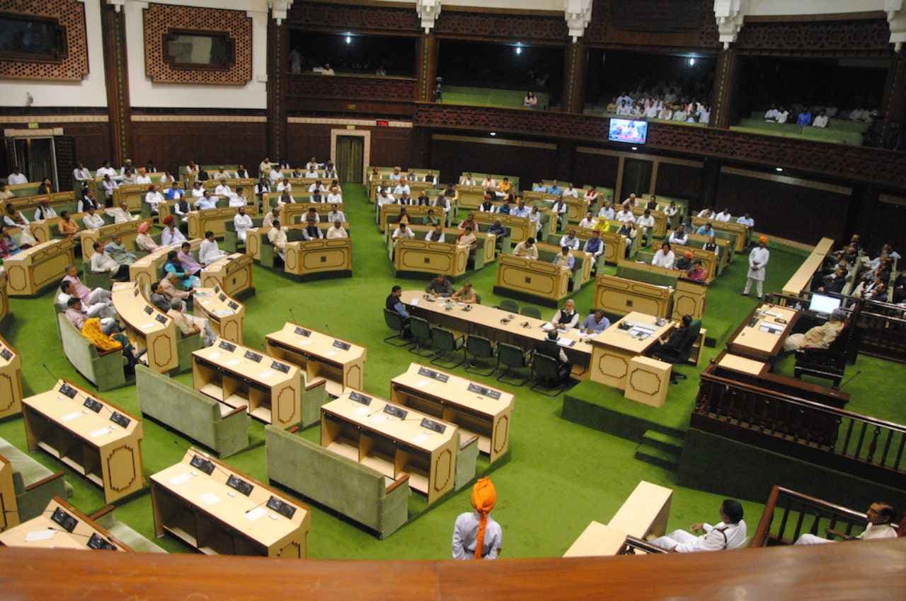 Jaipur: विधानसभा में अनुदान मांगों पर जमकर हुआ हंगामा, स्पीकर से उलझे CM के सलाहकार, जानें...