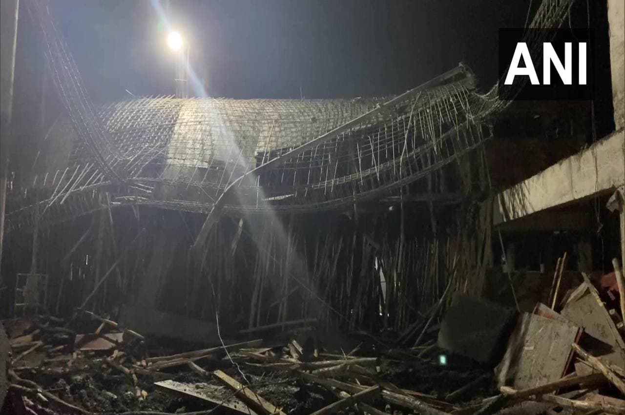 सीतापुर में होली से पहले बड़ा हादसा; निर्माणाधीन रस्क फैक्ट्री की शटरिंग गिरी, एक की मौत, कई घायल