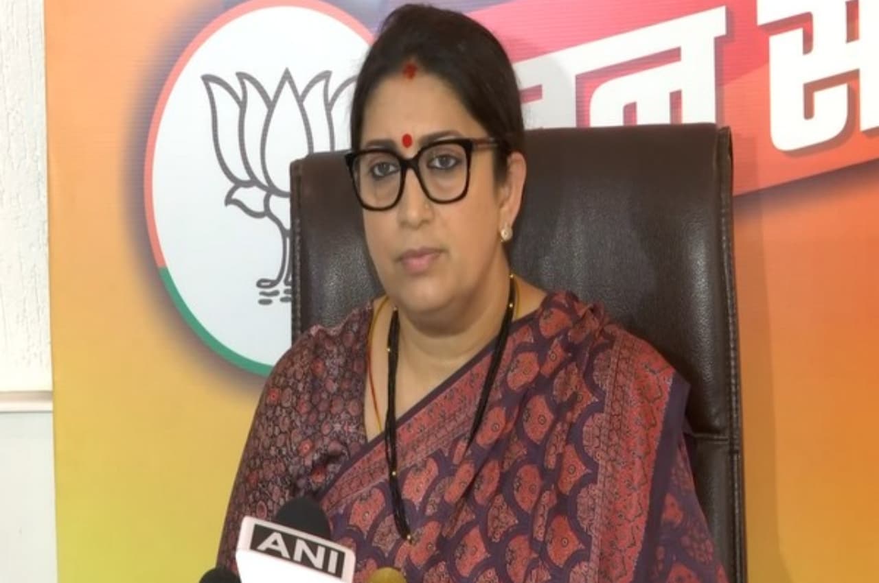 Smriti Irani: स्मृति ईरानी का राहुल गांधी पर आरोप-ओबीसी वर्ग का अपमान किया