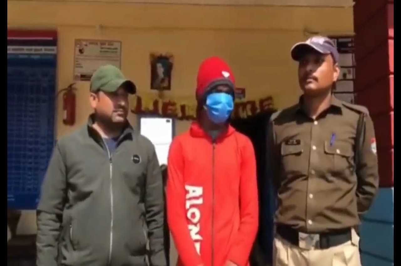 रैपर बनने के लिए चोरी किया 3.5 लाख का कैमरा, पुलिस के सामने गाना गाकर किया इकबाल-ए-जुर्म, देखें Video