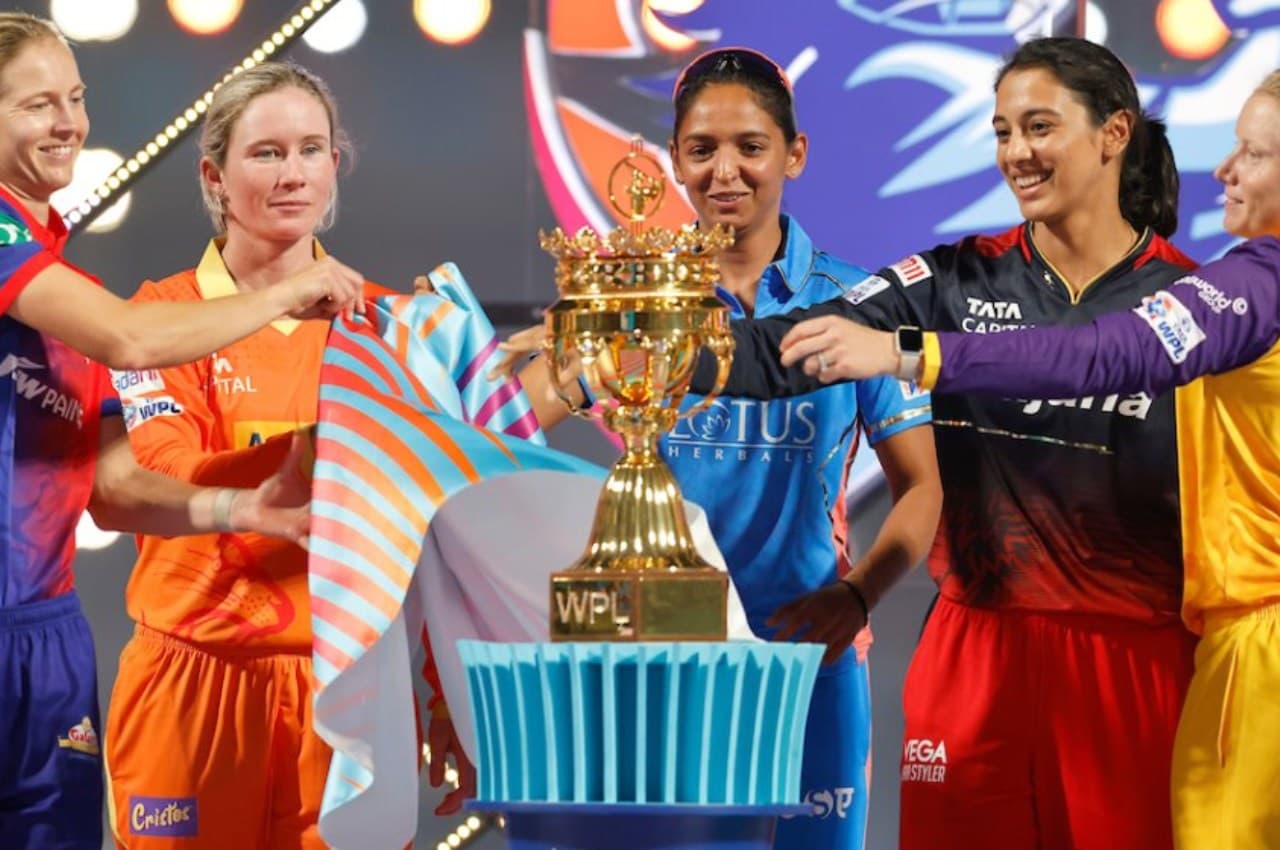 WPL 2023 Opening Ceremony Live: विमेंस प्रीमियर लीग का धमाकेदार आगाज, ट्रॉफी का अनावरण, कियारा आडवाणी ने बिखेरा जलवा