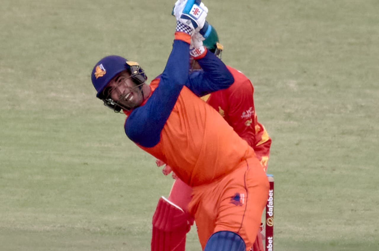 ZIM vs NED: भारत में जन्मा, न्यूजीलैंड के लिए खेला...इस बल्लेबाज ने सेंचुरी ठोक 'नीदरलैंड' को दिला दी धमाकेदार जीत