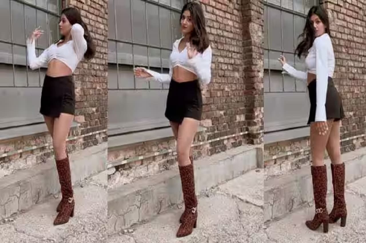 Anjali Arora Video: कच्चा बादाम गर्ल का नया वीडियो देखा क्या? 'ऑन डिमांड' ब्लैक मिनी स्कर्ट में लगा रही हैं आग