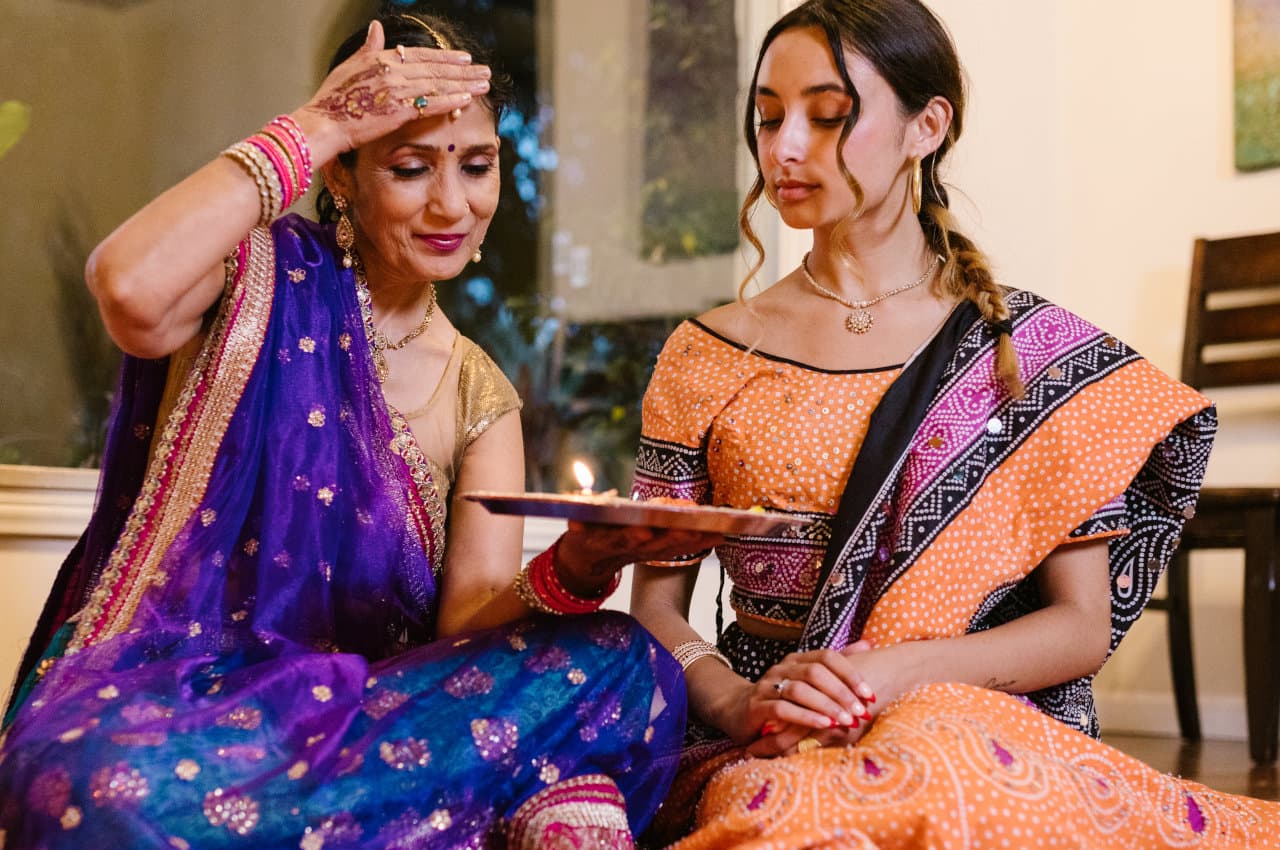 Jyotish Tips: नवरात्रि पूजा के बीच आ जाएं पीरियड्स तो इस तरह करें पूजा