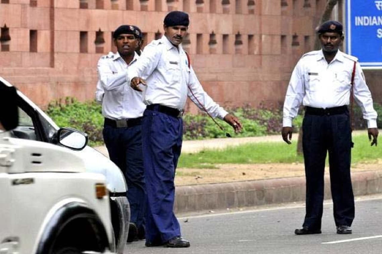 Traffic Challan List 2023: जानिए दिल्ली-एनसीआर में चालान के रेट क्या हैं?