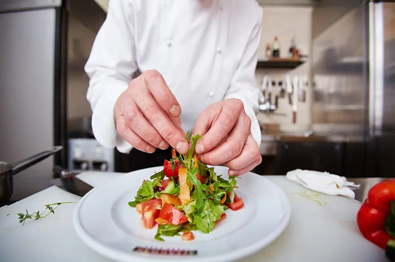Ambani Chef Earning: भारत के विधायकों से भी ज्यादा कमाता है मुकेश अंबानी का बावर्ची, जानिए- कितना है वेतन