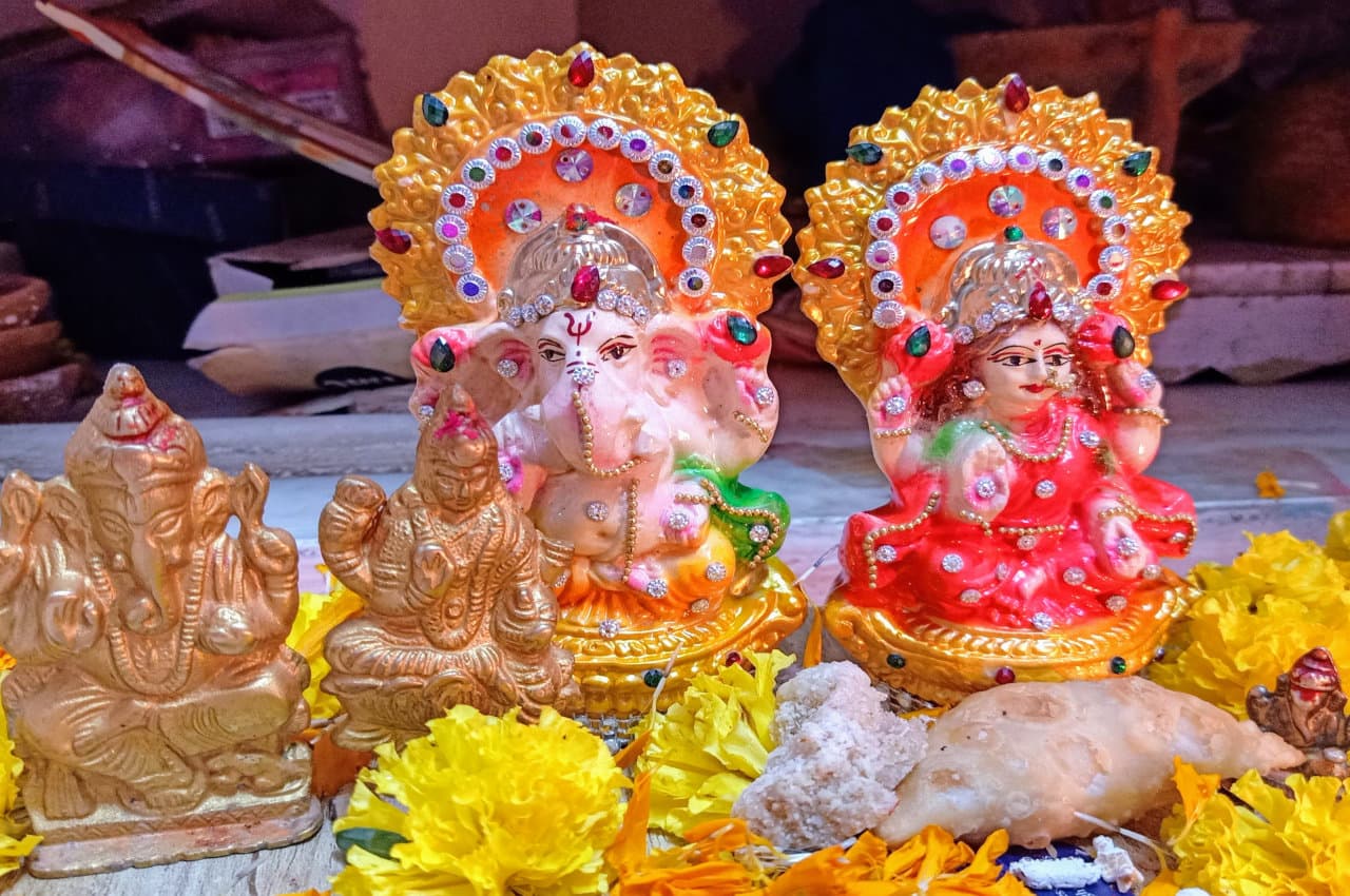 Hindu Nav Varsh 2023: हिंदू नववर्ष के पहले दिन बनें ये शुभ संयोग, इन उपायों से पार होगी नैय्या, मिटेगा हर क्लेश