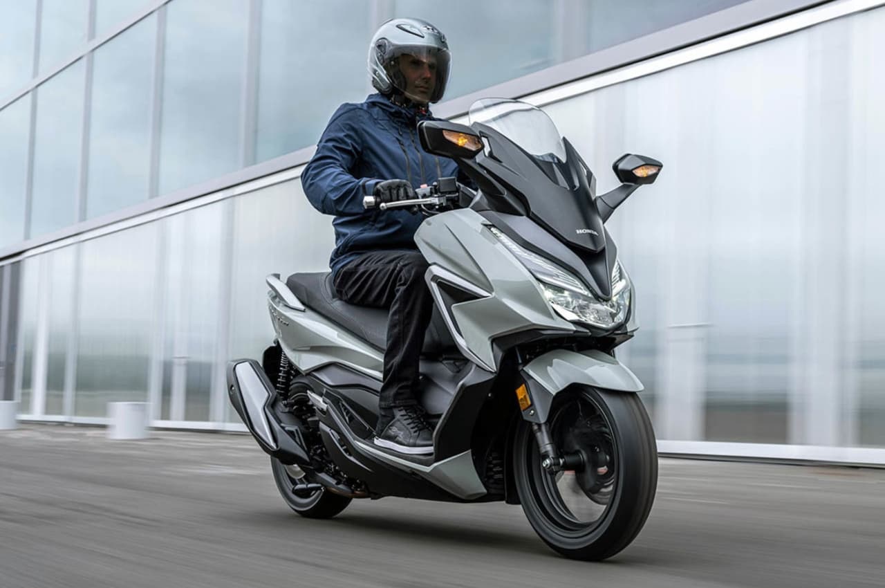 Honda Forza 350: इस तूफानी स्कूटर में 30kmph की माइलेज और 330 सीसी का इंजन, जानें कीमत