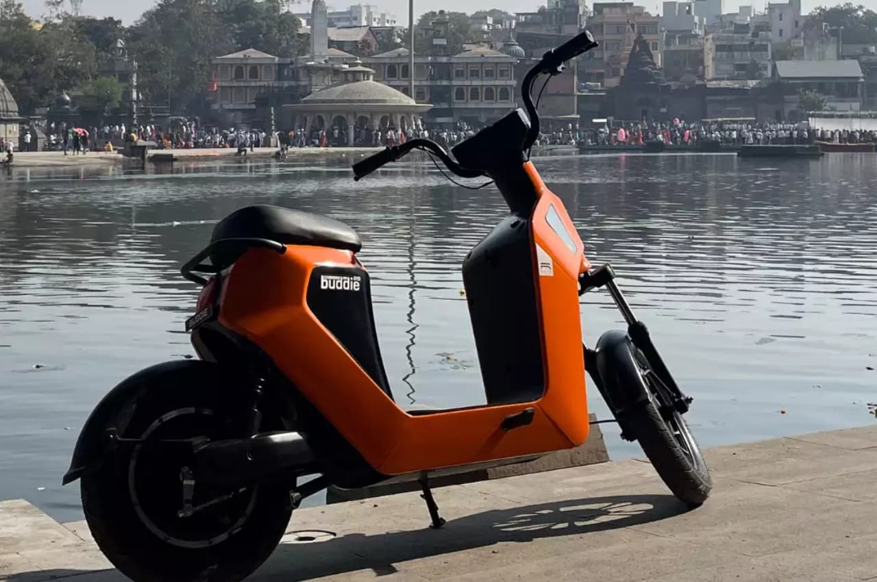 Revamp Buddie 25: महज 999 रुपये में घर ले जाएं यह EV Scooter, 8 रुपये प्रति KM है रनिंग कॉस्ट