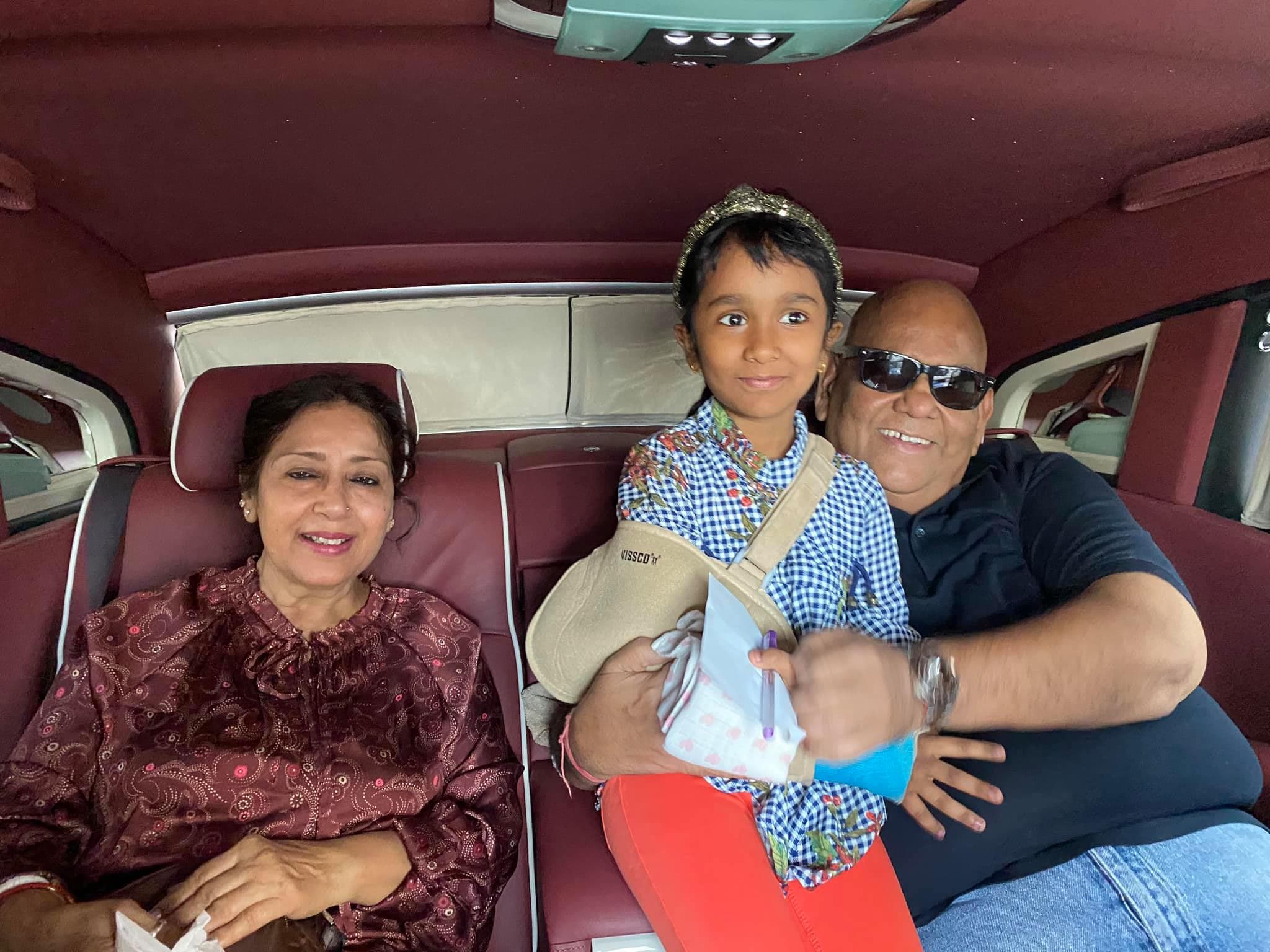 Satish Kaushik Death: रुलाकर चला गया हंसाने वाला...अपने पीछे 11 साल की बेटी और पत्नी छोड़ गए सतीश कौशिक